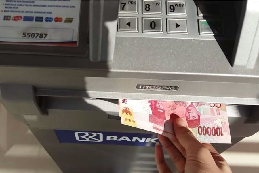 Trik mengatasi limit ATM jika butuh tarik tunai banyak