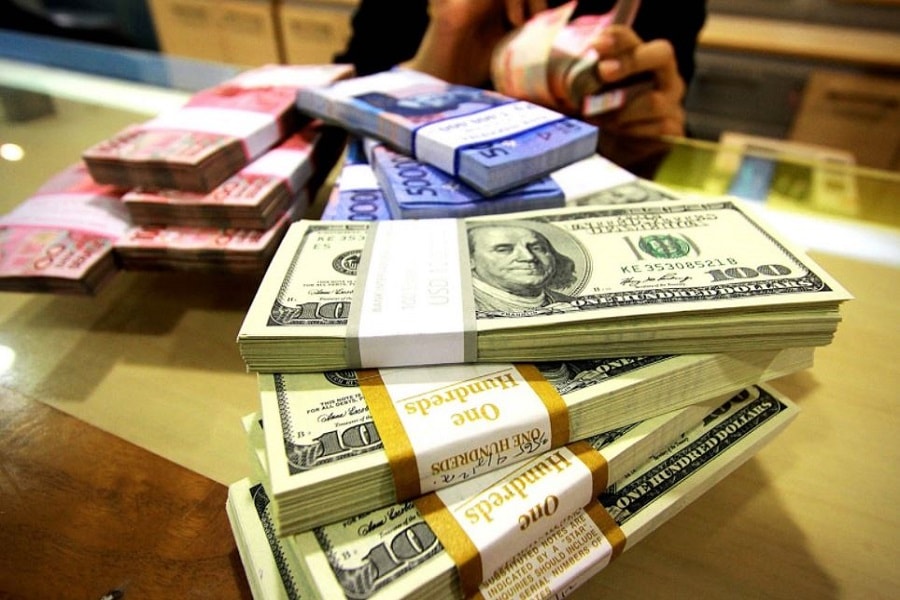 3 perbedaan fisik uang kertas rupiah dan dolar AS