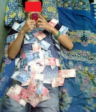 Meme lucu gambar uang banyak banget Uang Indonesia