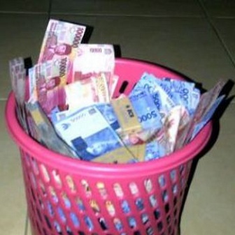Meme lucu gambar uang banyak banget Uang Indonesia